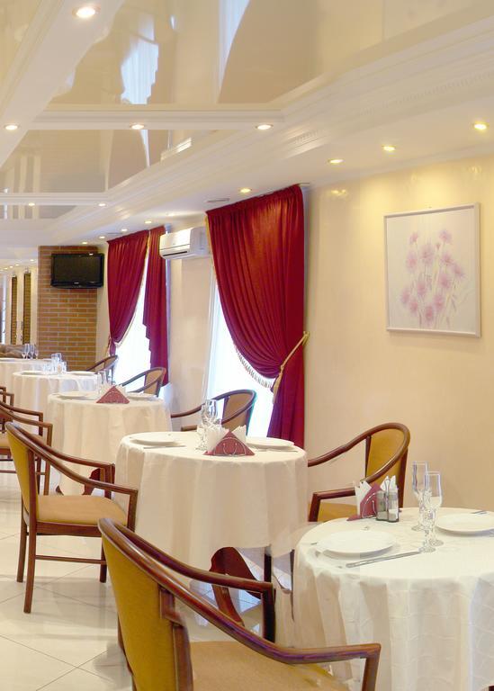 Optima Deluxe Kryvyi Rih Hotel Bagian luar foto