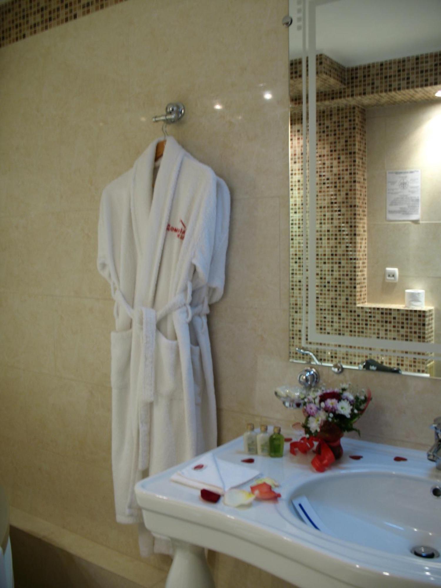 Optima Deluxe Kryvyi Rih Hotel Bagian luar foto