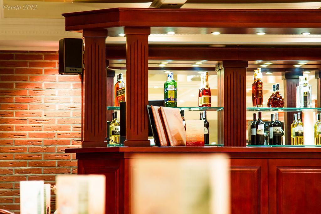 Optima Deluxe Kryvyi Rih Hotel Bagian luar foto