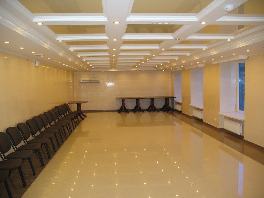 Optima Deluxe Kryvyi Rih Hotel Bagian luar foto