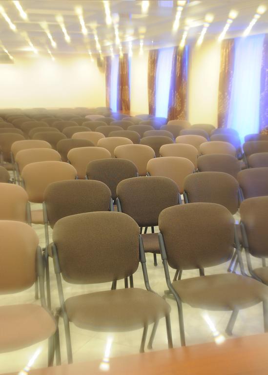 Optima Deluxe Kryvyi Rih Hotel Bagian luar foto