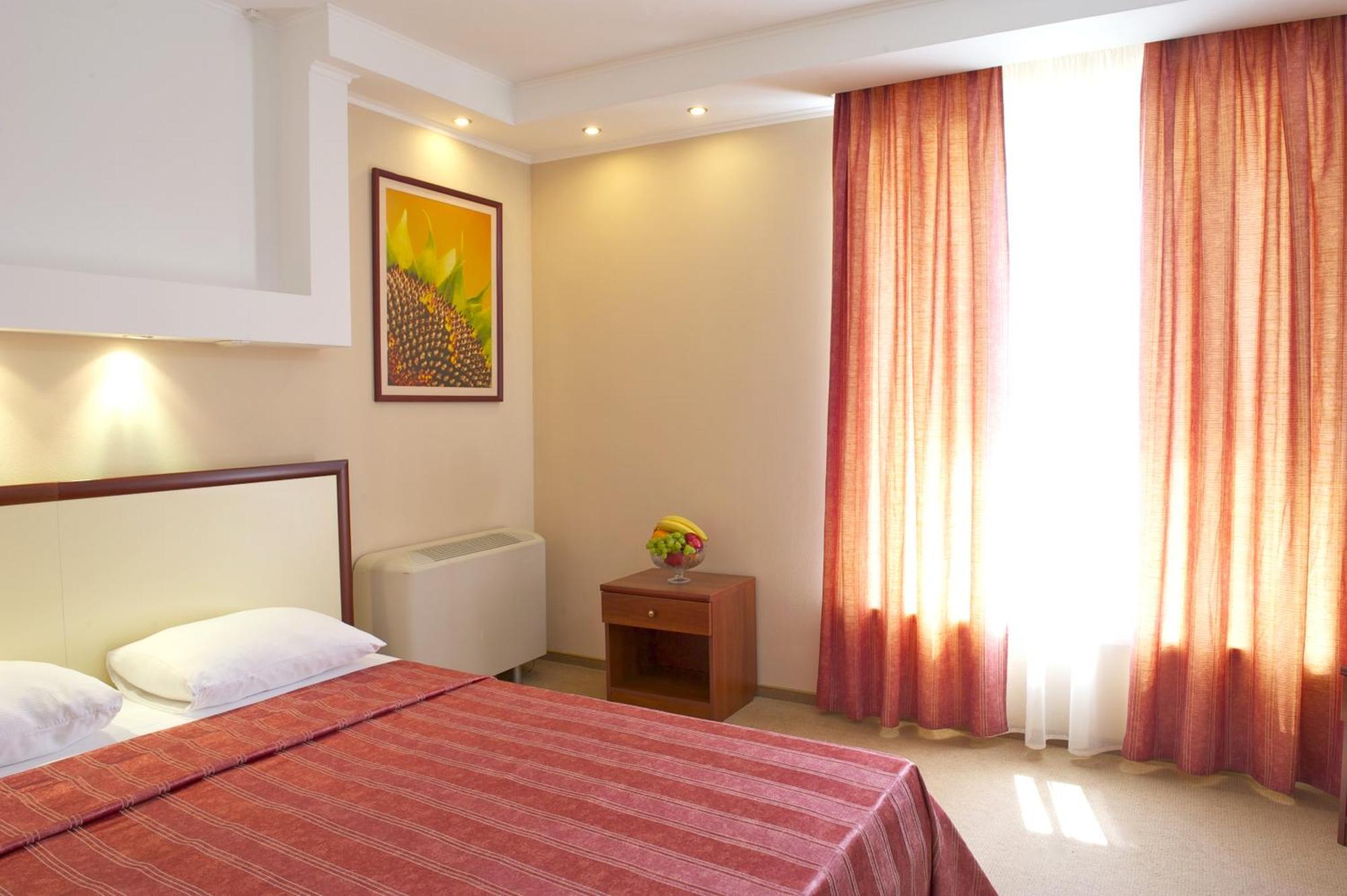 Optima Deluxe Kryvyi Rih Hotel Bagian luar foto